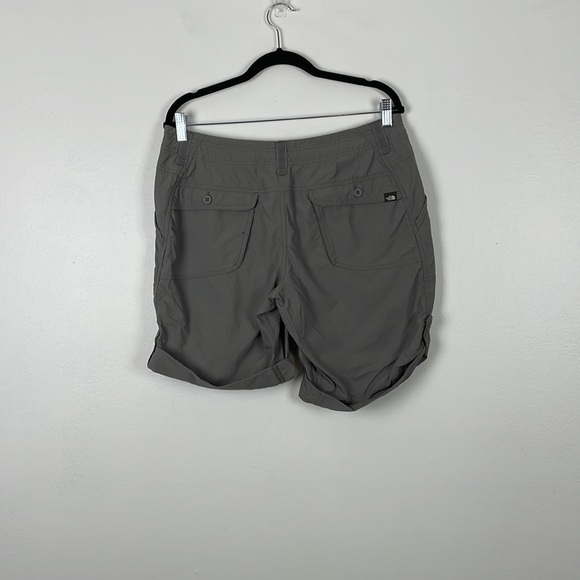 The North Face women's gray 4 pocket drawstring waist roll hem shorts Size 12 - Picture 5 of 9